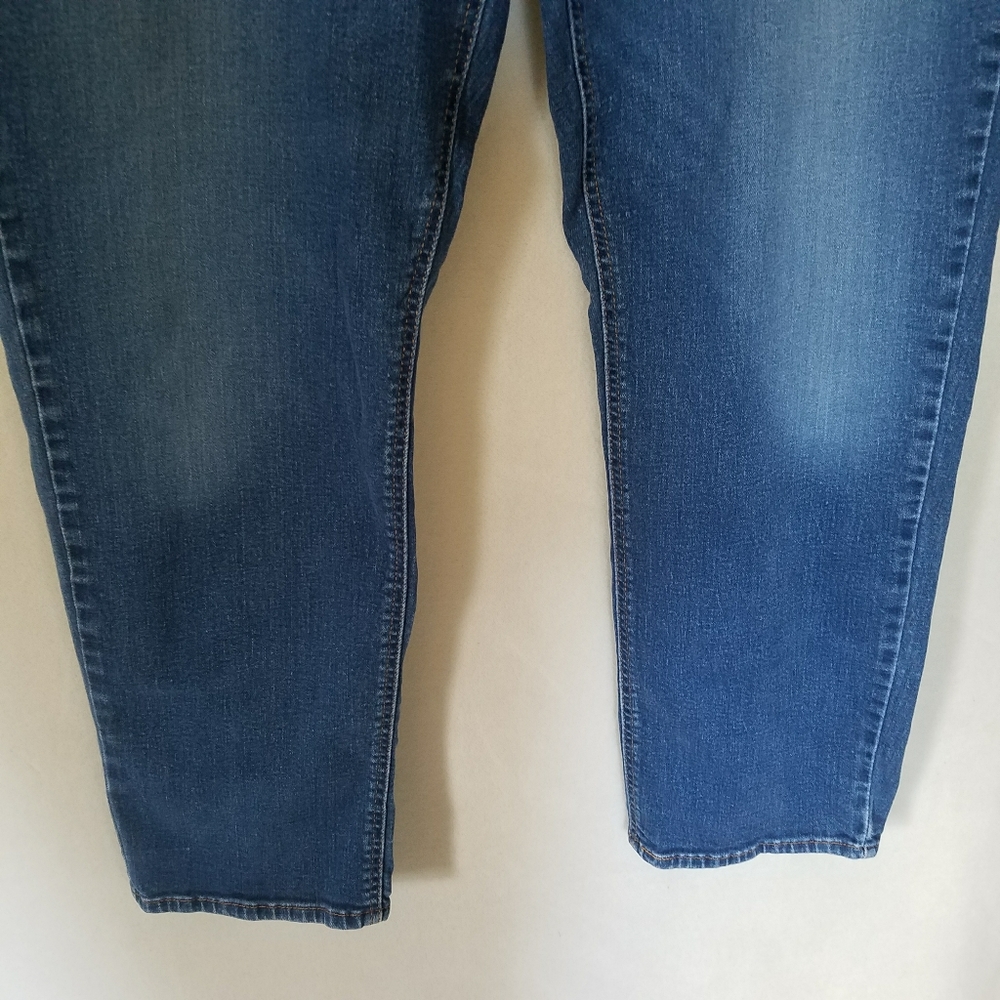MENS LEVI STRAUSS & CO. 541 Jeans W44 x L32. Condi - Picture 4 of 8